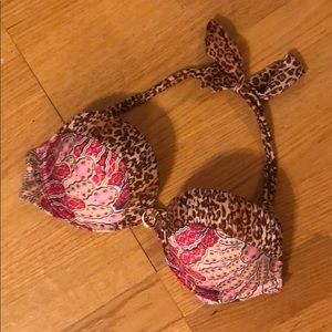 Victoria’s Secret bombshell push-up bikini top